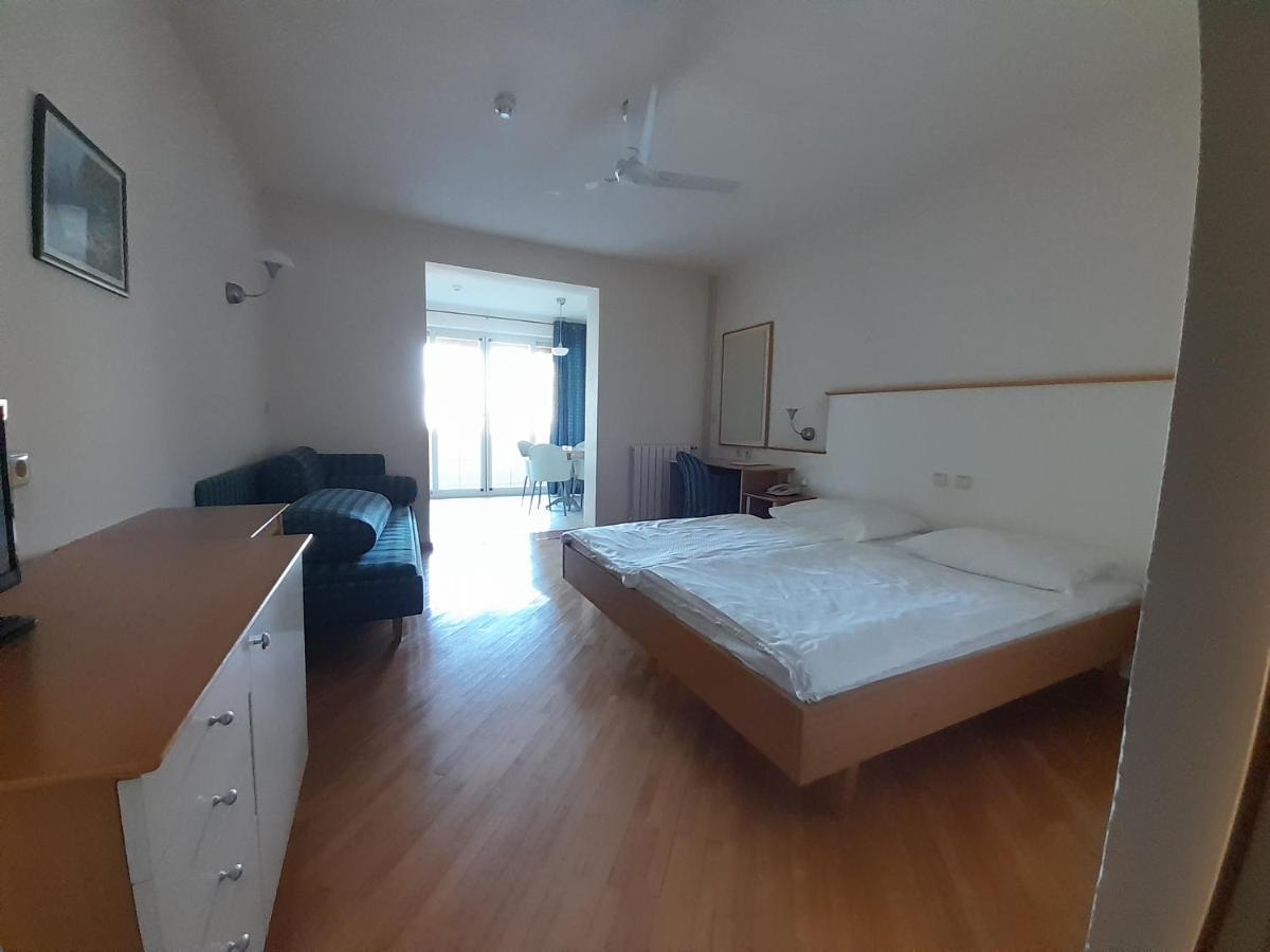 Aparthotel Plat Mlini Exterior photo